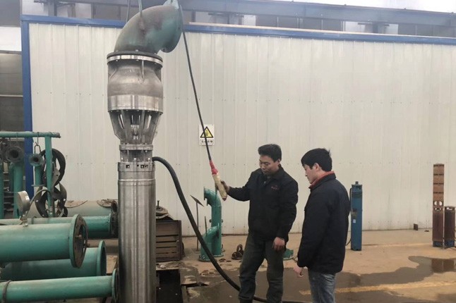 流量1200立方、楊程18米的不銹鋼304材質(zhì)潛水泵測試合格